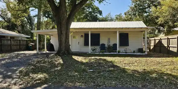 135 Eleanor Ave. Avenue