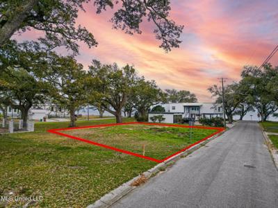 103 E Azalea Drive
