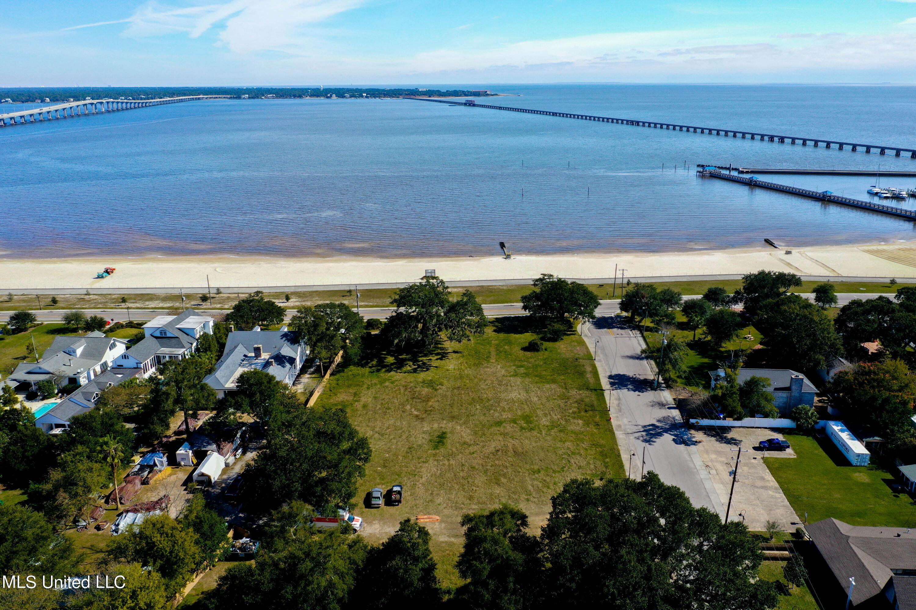 Image 1: 400 N Beach Blvd, Bay St. Louis 39520
