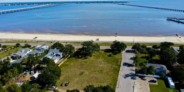 Image 3: n beach blvd