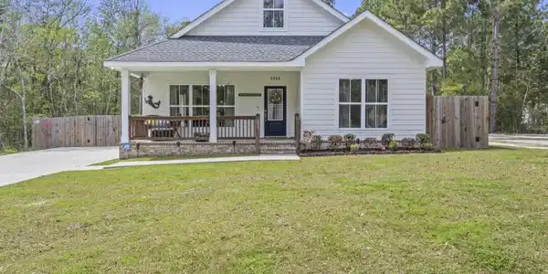 1513 Plover Lane