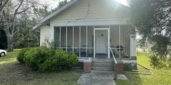 202 Lee Street