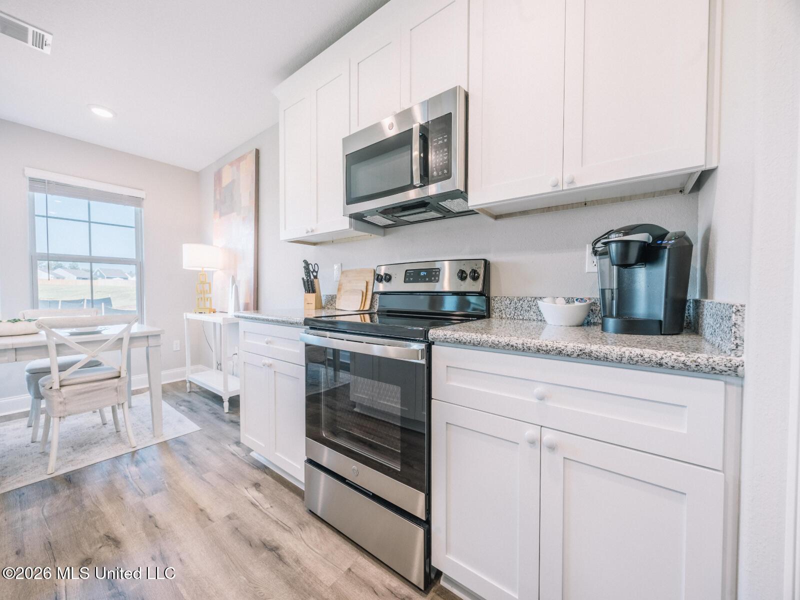 Image 2: Opal_C143_Kitchen2
