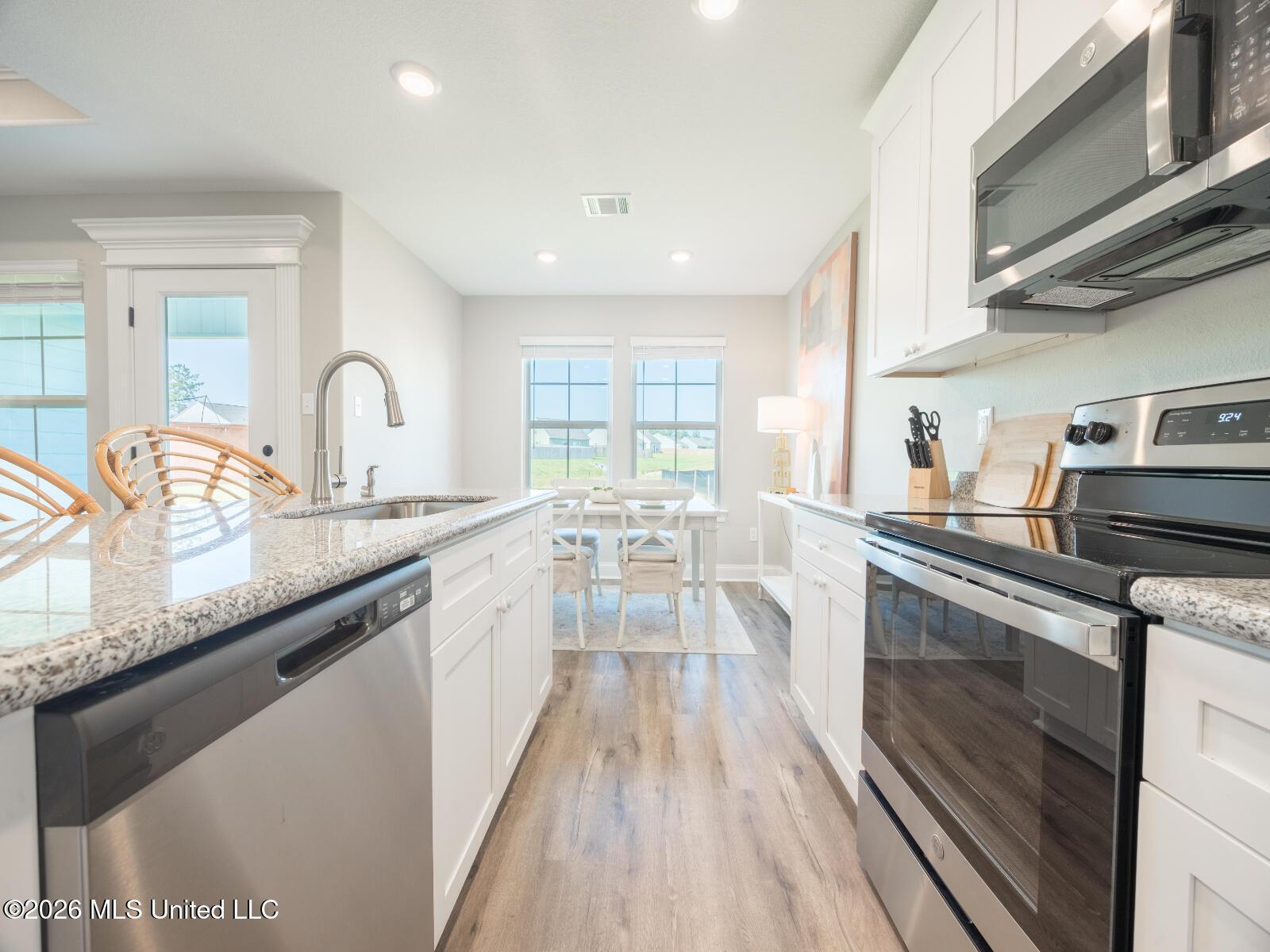 Image 3: Opal_C143_Kitchen3
