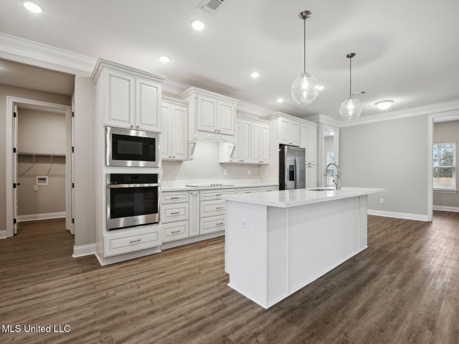 Image 3: Brooks_A203_Kitchen