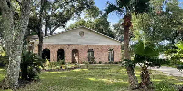 2524 Greenview Drive