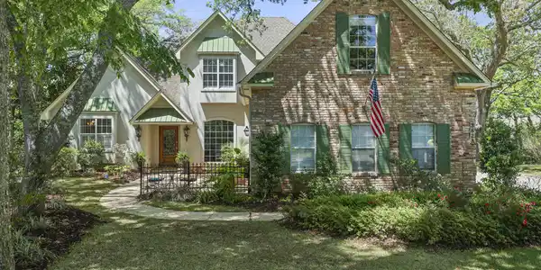 3823 Versailles Court