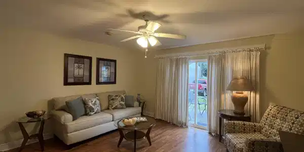 Image 3: OAK SHORES B 66 FAMILY ROOM ZOOM OUT