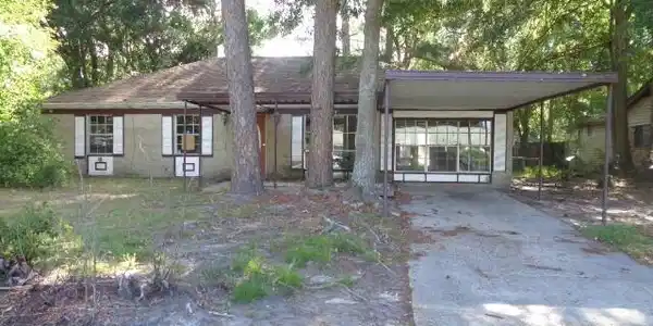 4618 Robinhood Drive