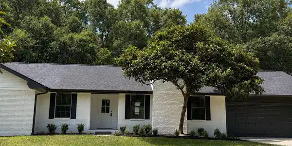 Image 3: Exterior 1