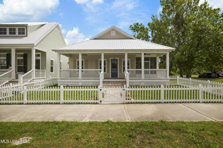 250 Caillavet Street