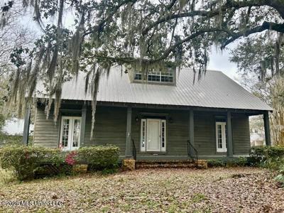408 Oakwood Drive