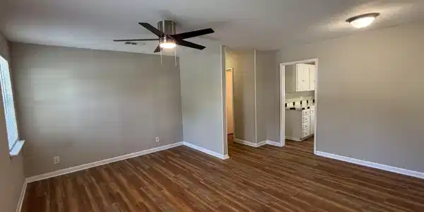 Image 3: Living Room