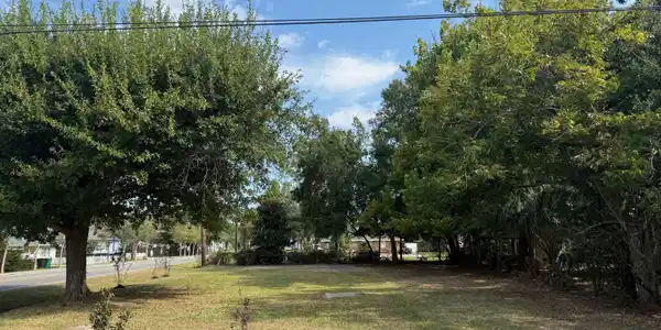 435 Demontluzin Avenue