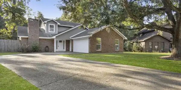 3824 Kendale Drive