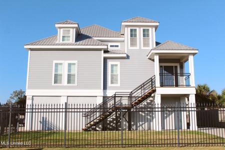 819 Country Club Drive