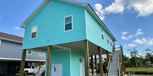 Image 4: Exterior Right