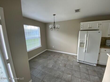 Image 1: KItchen/ dining area