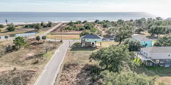 105 Pirate Avenue