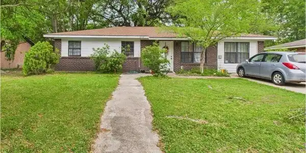 2112 Woodbury Road