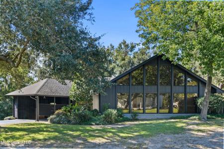504 Sunset Drive