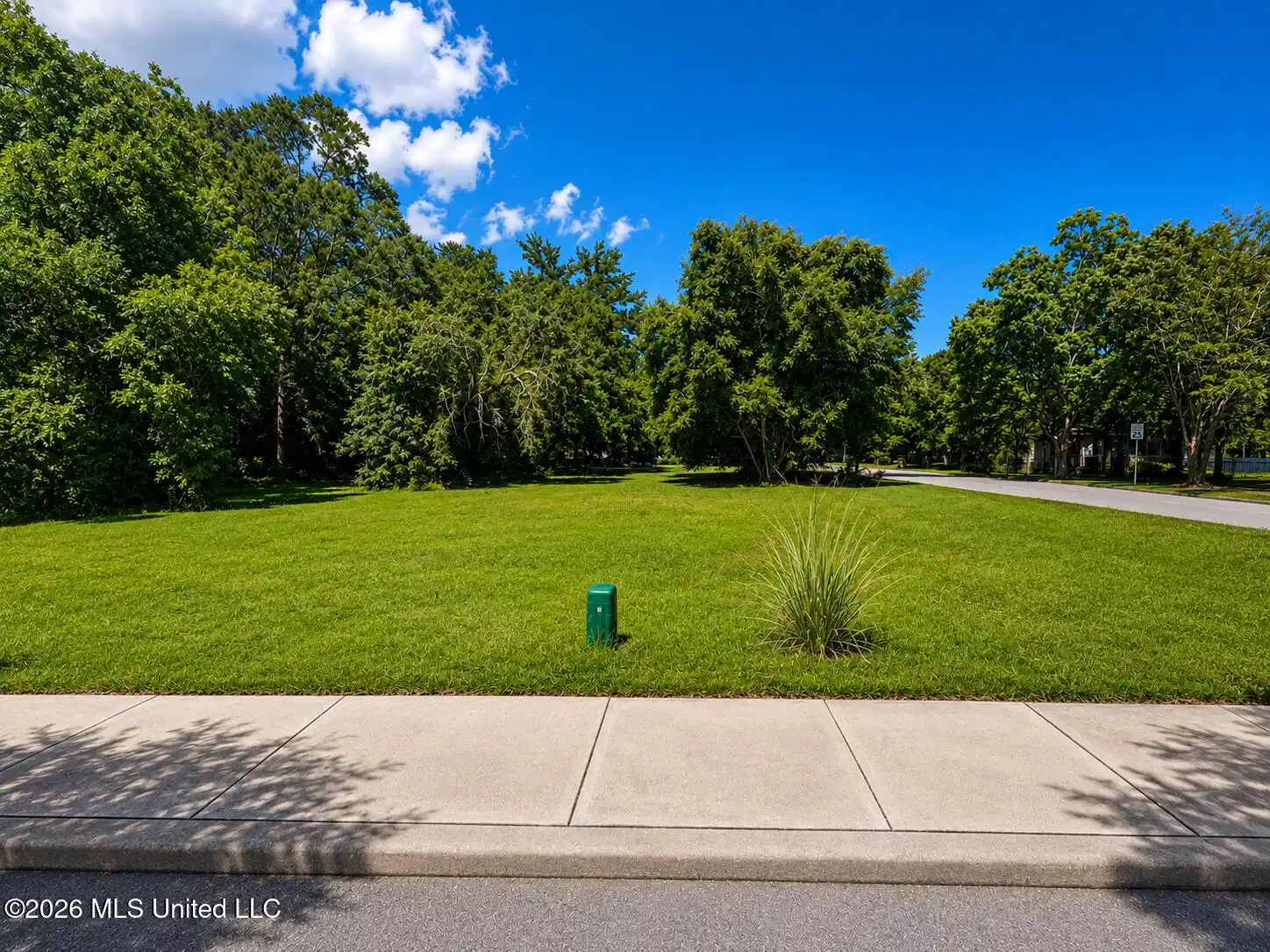 Image 1: photo of 250 Lee St.