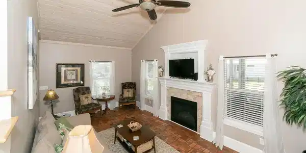 Image 3: Living room with Fireplace