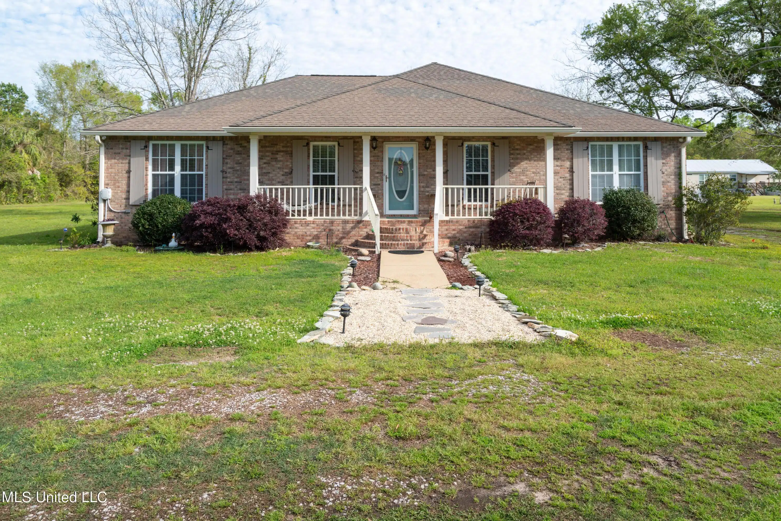 Image 1: Exterior Front