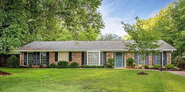 6804 Oriole Drive