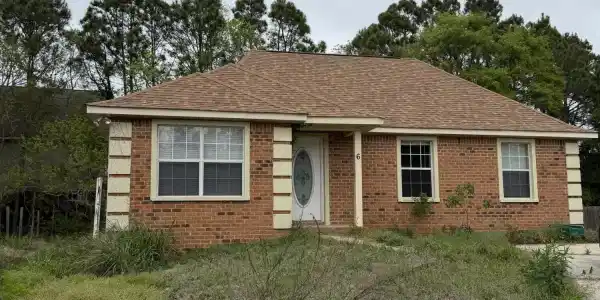 6 Laudeac Court
