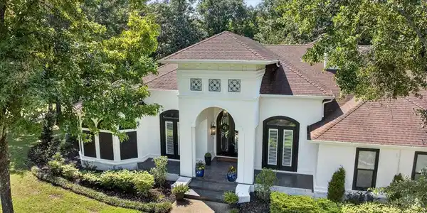 2401 Olde Oak Pointe