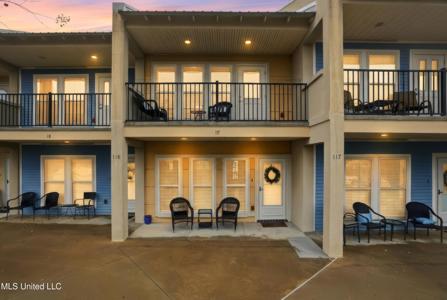 548 W Beach Boulevard