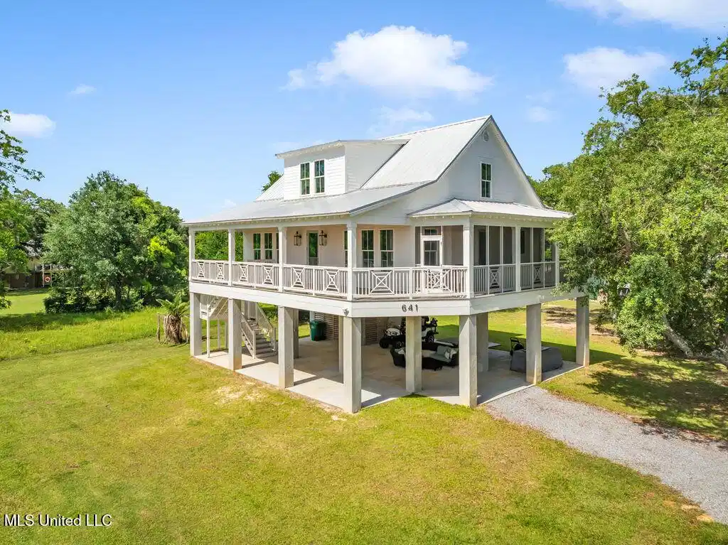 Image 1: 641NBeachBlvd-35