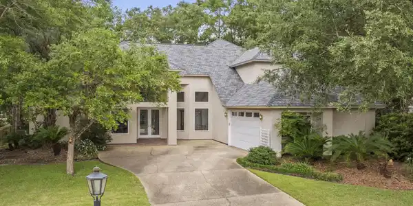 7395 Live Oak Way