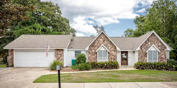 1108 E Cherokee Glen
