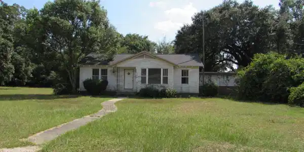 1201 College Street