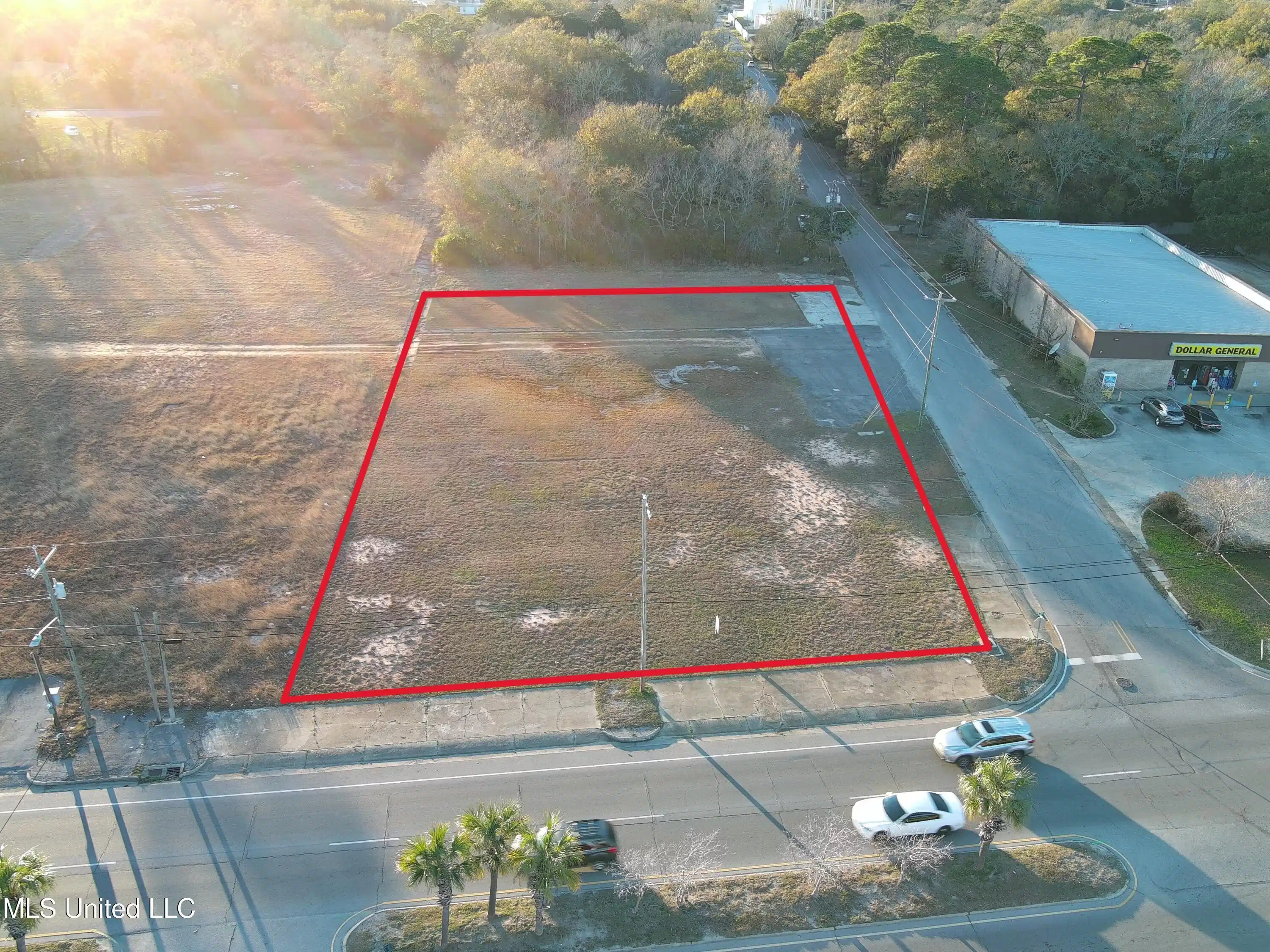 Image 1: MAX_0409_RED OUTLINE