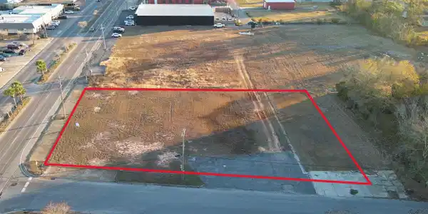 Image 2: MAX_0412_RED OUTLINE