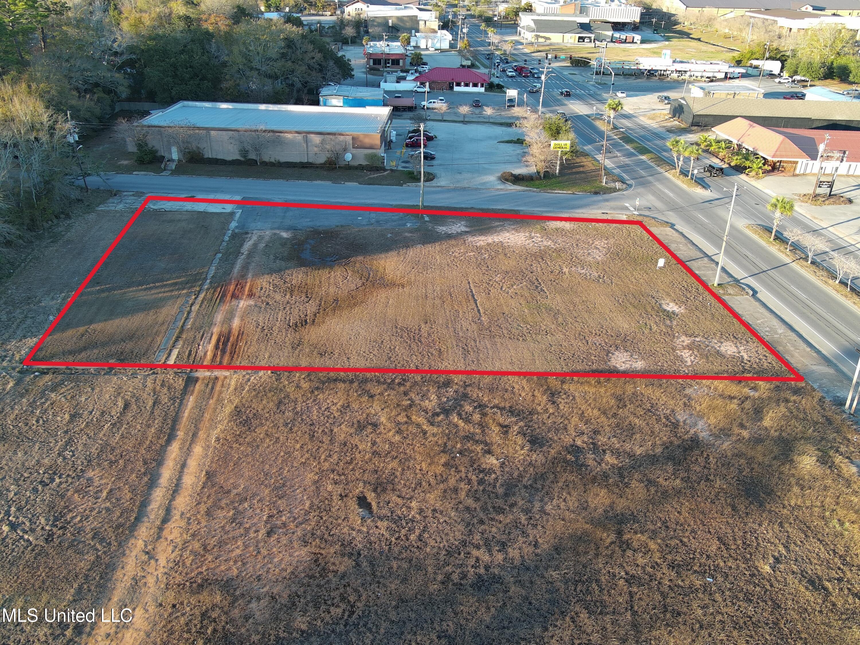 Image 4: MAX_0407_RED OUTLINE