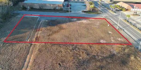 Image 4: MAX_0407_RED OUTLINE