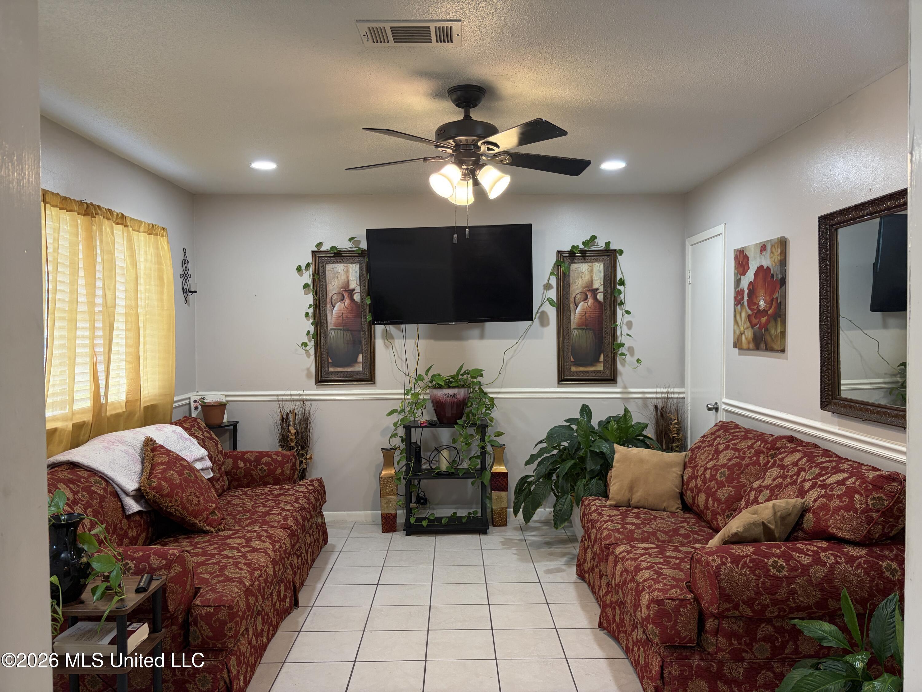 Image 2: Living Room