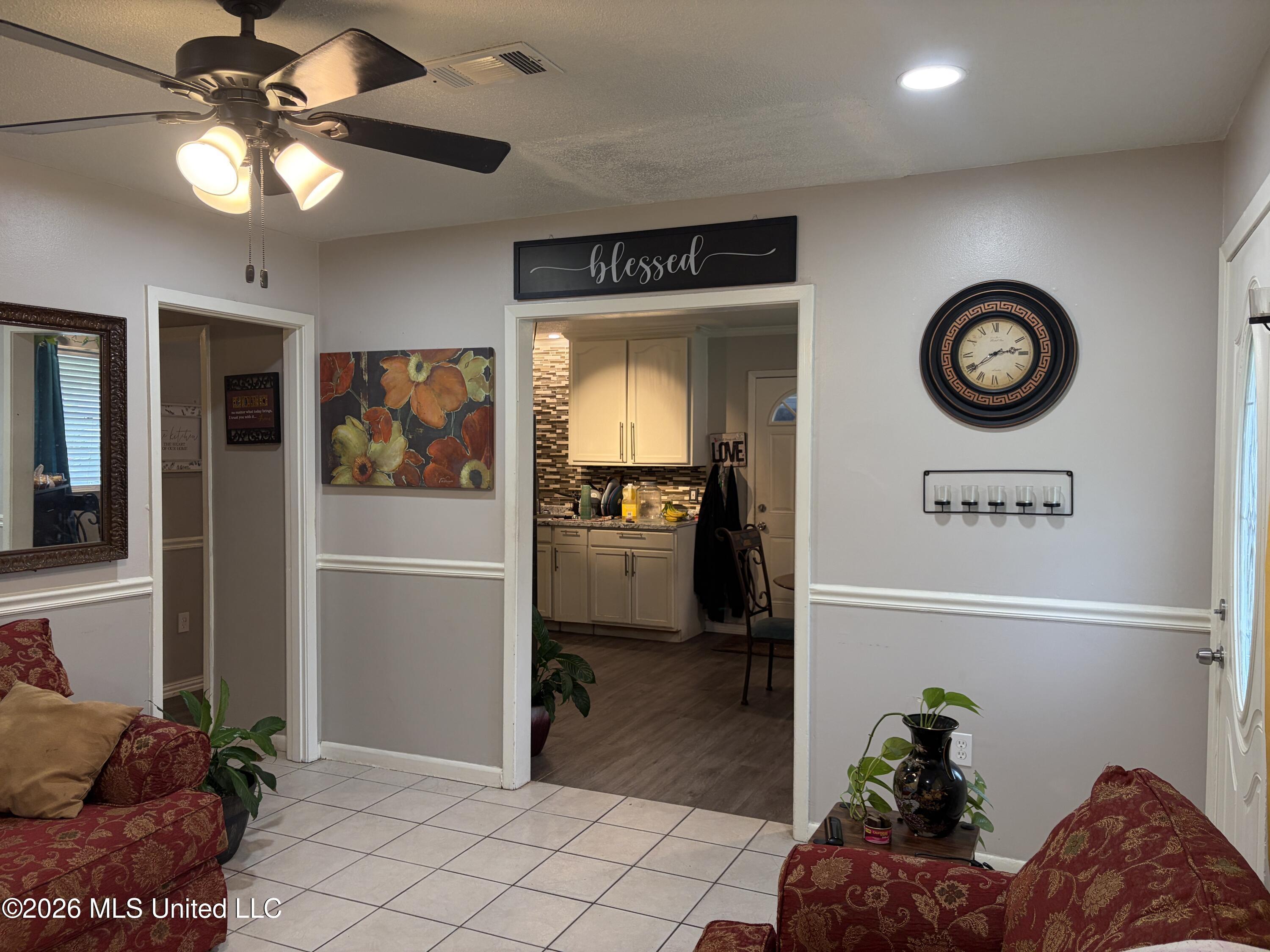 Image 3: Living Room