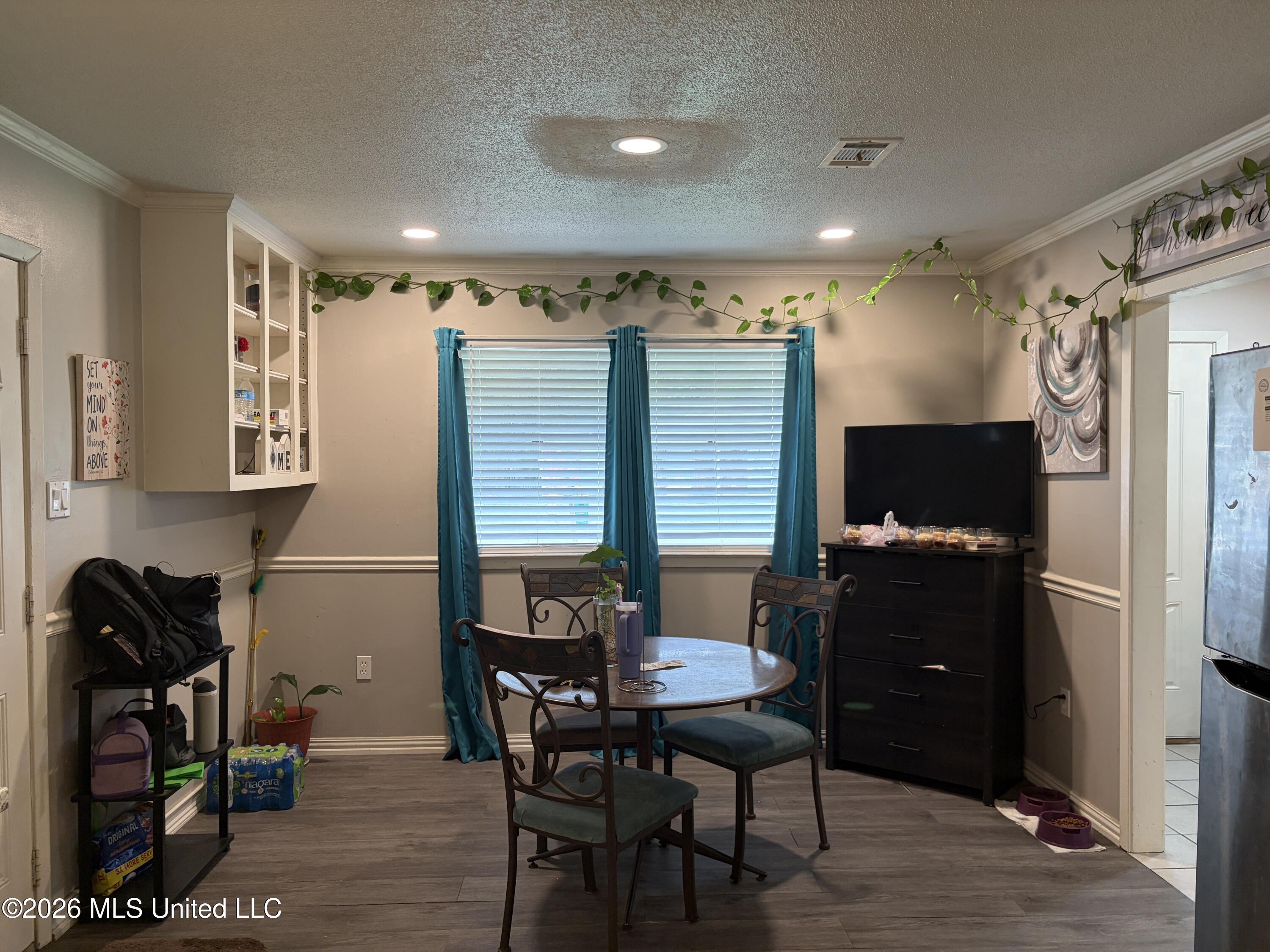 Image 4: Dining Area