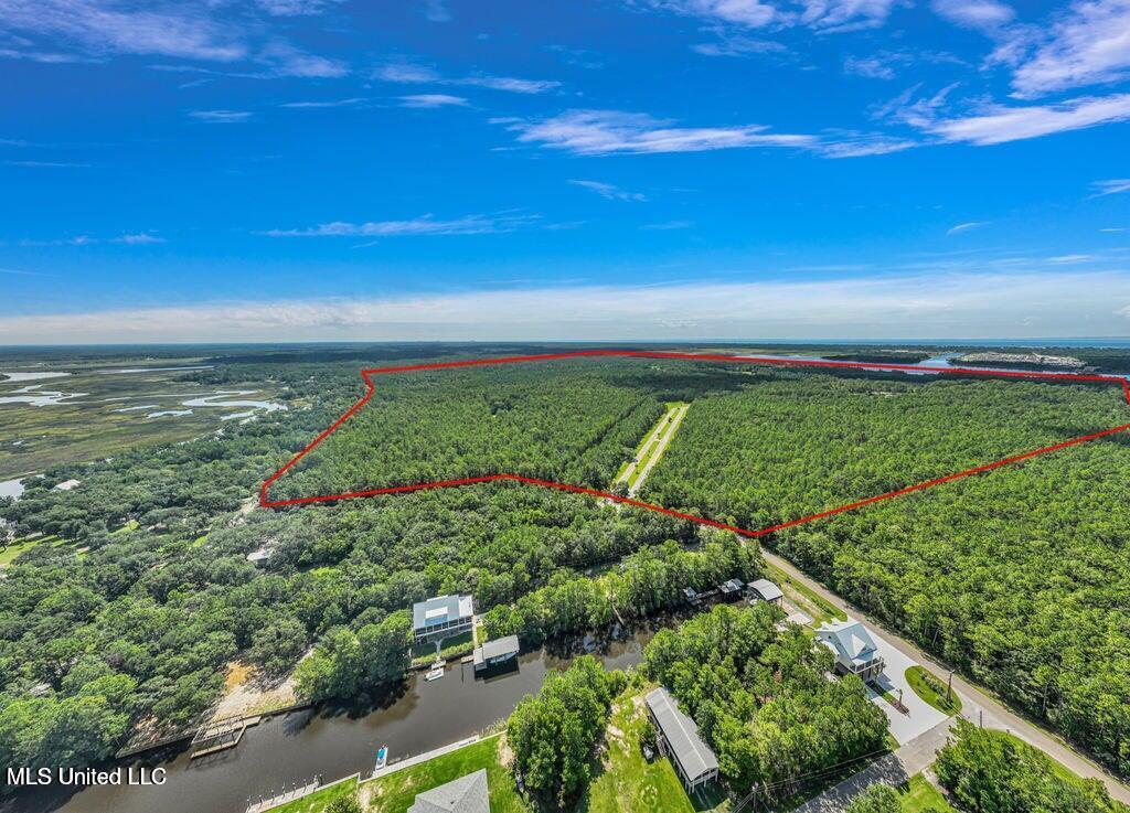 Image 4: Discovery Bay
