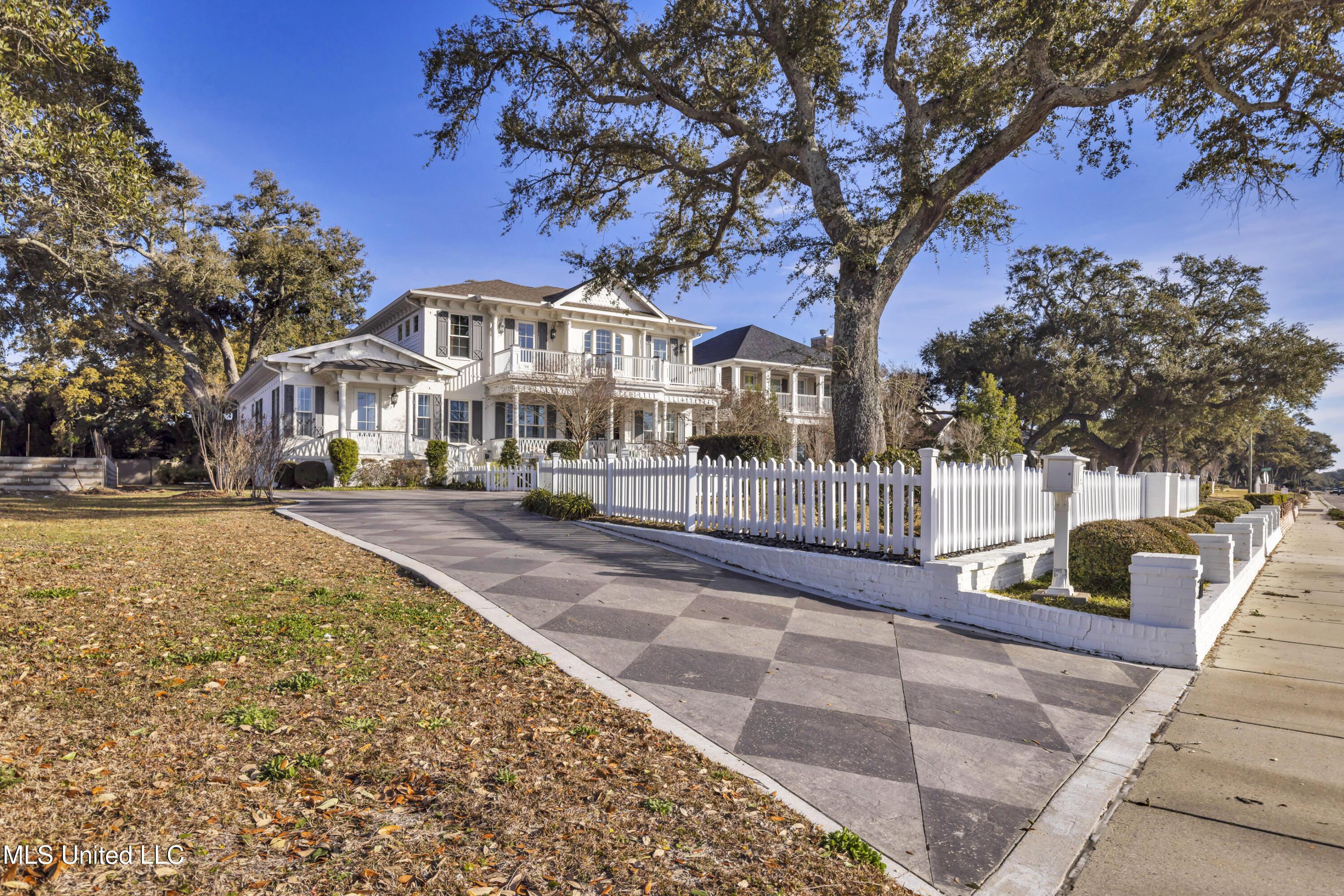 Image 2: 1118EBeachBlvd-1