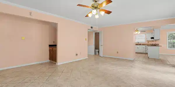 Image 4: Greatroom