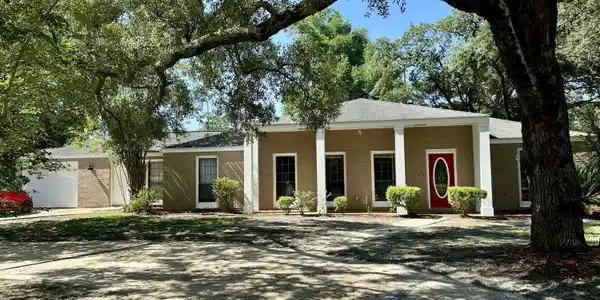 305 Westview Drive
