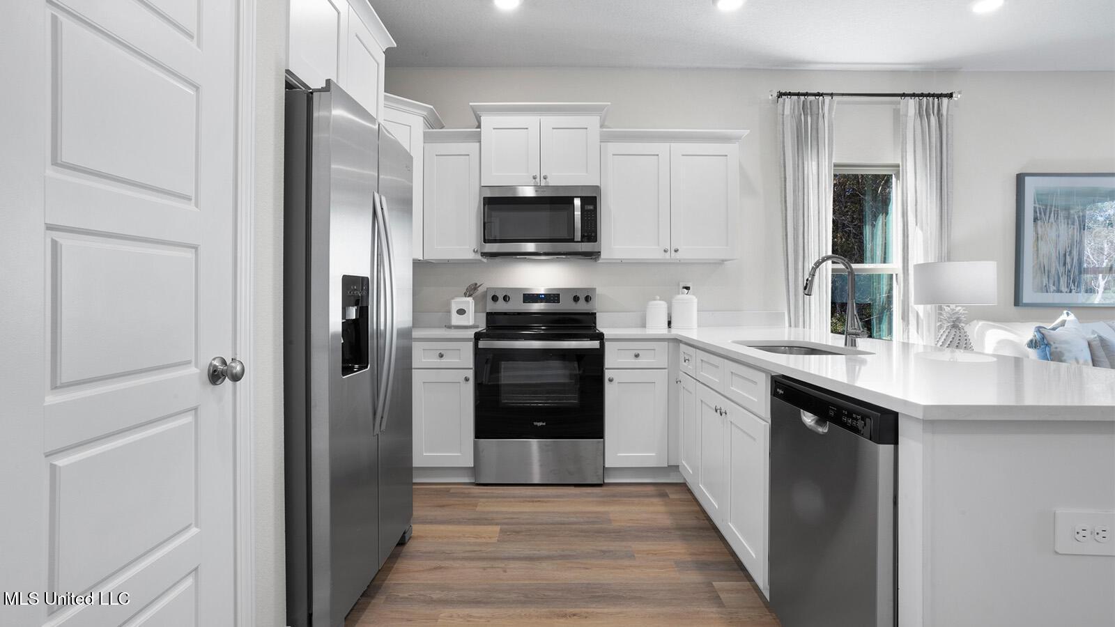 Image 2: Kitchen