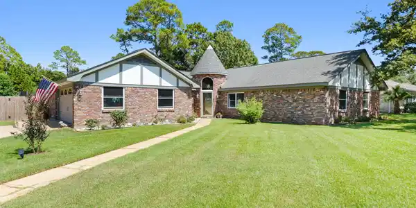 208 Glen Eagles Drive