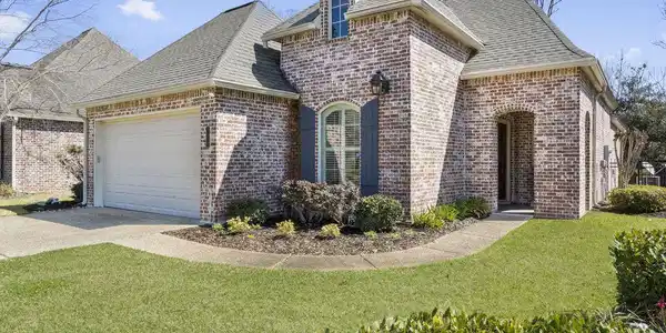 3808 Acadian Village Drive